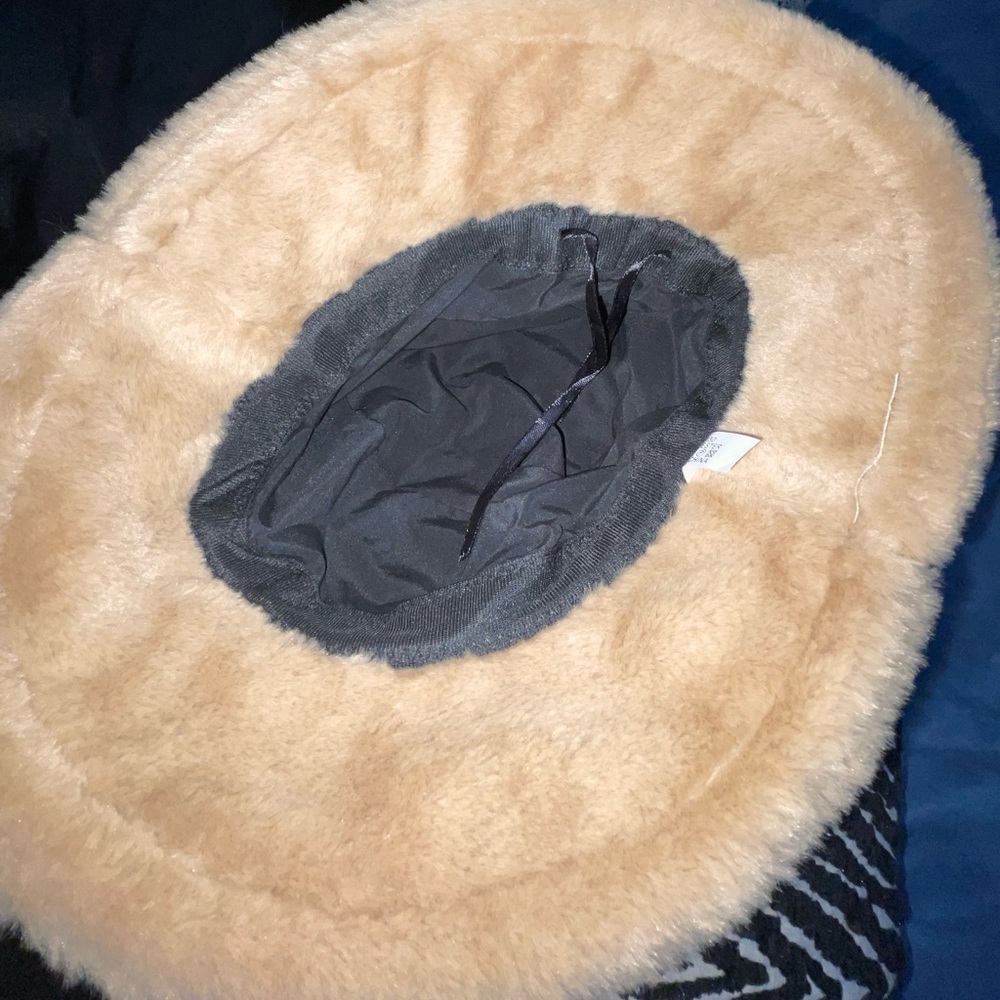 Fuzzy bucket hat 🤎 - Picture 3 of 3